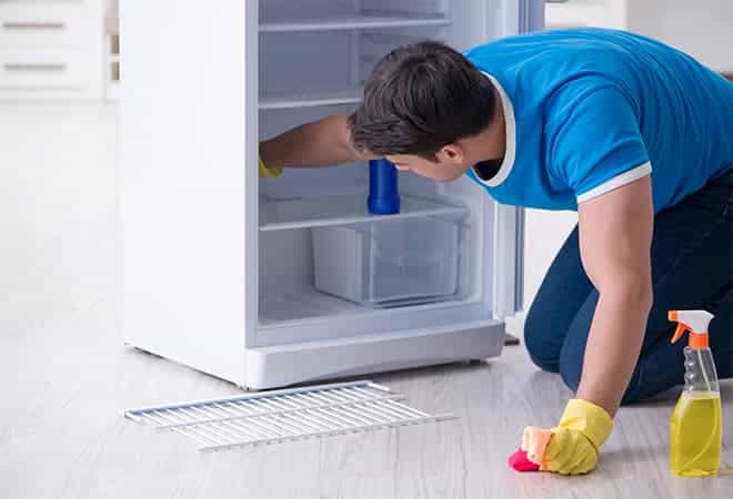 Bí kíp vệ sinh tủ lạnh đúng cách sạch bóng cho chị em nội trợ