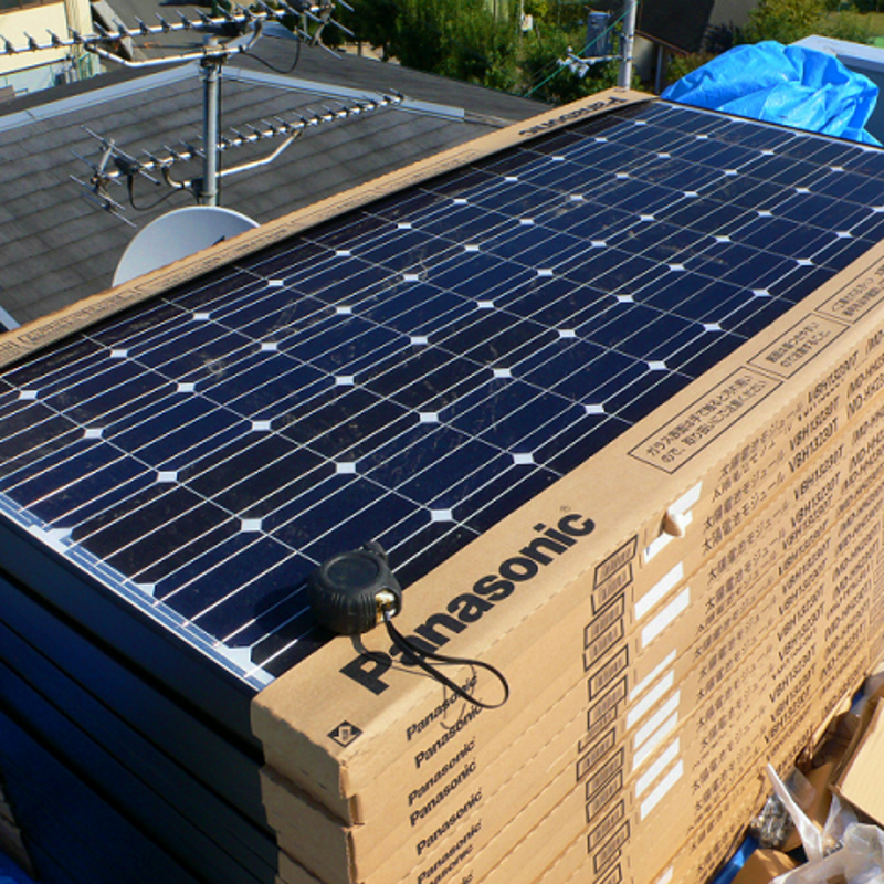 Sử dụng xe tải thùng kín để vận chuyển pin mặt trời